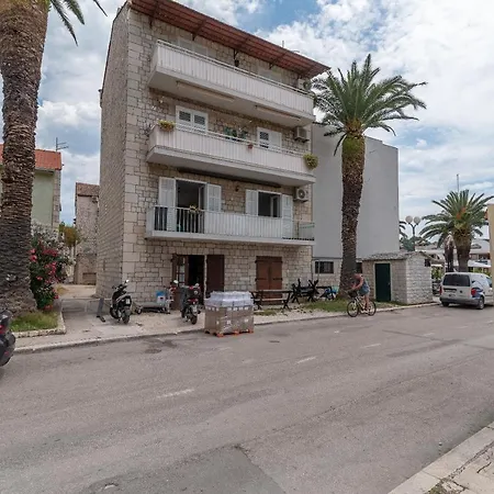 Bella Vista Kth * Τρογκίρ